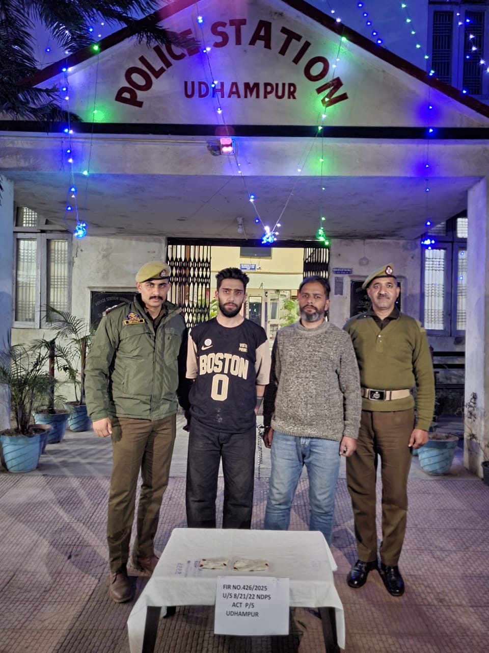 #PeopleFirst #UdhampurPolice #DrugsFreeUdhampur  *Two Inter-District Drug Peddlers Arrested with Heroin at Jakheni Naka by Udhampur Police*  Continuing its drive against drug trafficking, Udhampur Police, while performing traffic checking duty at Naka Poi